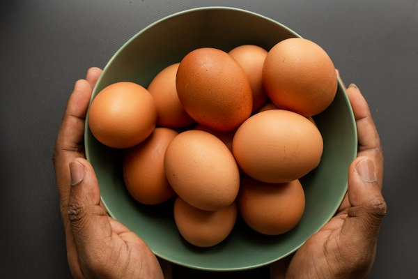 ফার্ম ফ্রেশ দেশি মুরগির ডিম (Farm Fresh Organic Eggs - 12 Pcs)